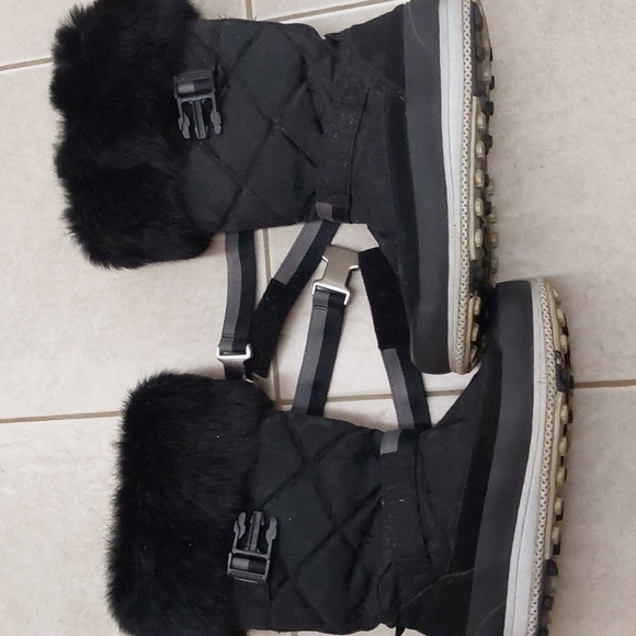 Woman’s Coach black Marietta winter boots with fur tops size 7.5 - Picture 8 of 16